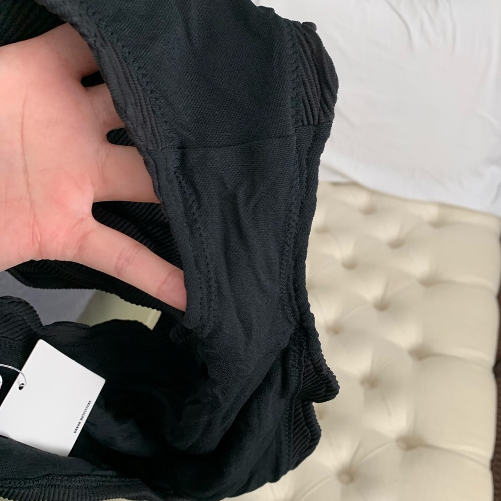 Urban outfitters under chloe scallop bottom - Picture 8 of 8